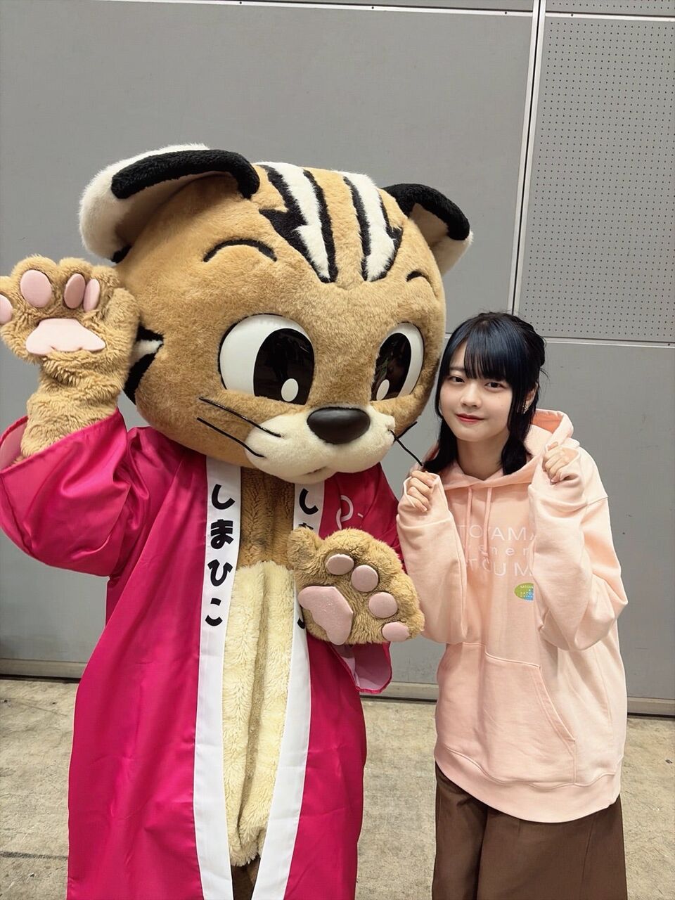 【狂気】福田真琳ちゃん、ツシマヤマネコのヒゲをつかんで引っ張るサイコパスのお知らせ