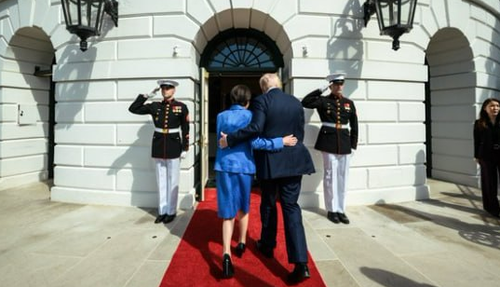 トランプ大統領のパールハーバー発言、何故か質問した記者が愛国者に攻撃されまくる事態に