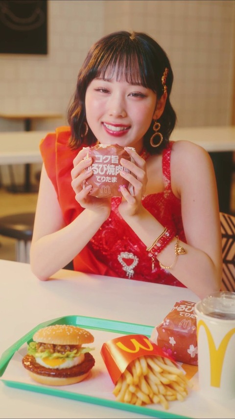 【朗報】マクドナルド公式さん、江端妃咲のポテト事件をイジるww