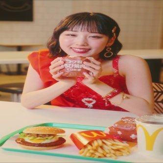 【朗報】マクドナルド公式さん、江端妃咲のポテト事件をイジるww