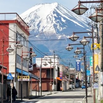 【中国人観光客】「日本人の態度が悪くなっている」「外国人が金を持っていることに嫉妬」「ブュッフェで先払いを求められた」との声も