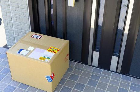 【実録】Amazonで「2Lの水9本」を購入→玄関に“置き配指定した”のに、マンション入り口に放置 お金を払ったのに「自分で運ぶ必要があるんですか？」