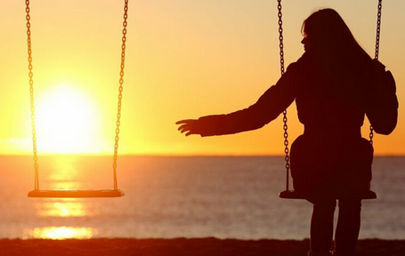 【独身税】4月から”独身税”開始で手取り減！　年収500万円なら「スタバ10回分」を奪われる独身者の怒り