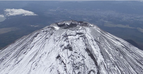 【閉山中】富士山で2人が滑落、1人が意識不明　いずれも外国人　警察と消防が救助のため現場へ