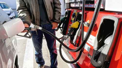 【X】いきなりガソリンが30円値上げ…ネット悲鳴　ひろゆきが疑問「便乗値上げじゃないの？」