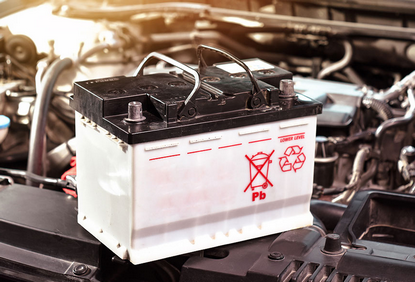 車のバッテリー投げつけられ…　、顔を骨折　傷害容疑で男逮捕