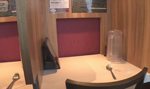 【物価高】おひとりさま外食　6年間で約10倍に拡大　仕切り付きのカウンター席に改装する店も