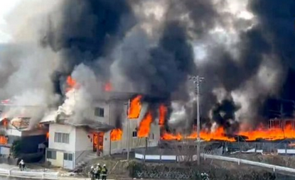 【山形】ガスバーナーでプラスチックの”色再生”作業をし炎が上がったと判明　仮設トイレ数百台と住宅3棟などが焼ける