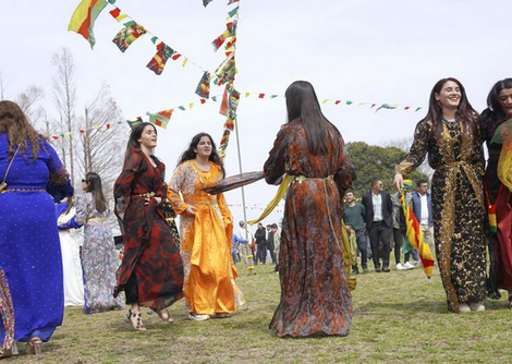 【ネウロズ】埼玉でクルドの新春祝う祭り開催　1500人踊り、市議らの妨害も
