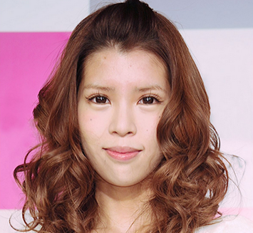 【昭和の有名女優の娘】万引き逮捕された坂口杏里容疑者、2ヶ月前配信中に「床に落ちた豆腐食う」奇行を思い出す人も…　「限界のサイン」危ぶむ声