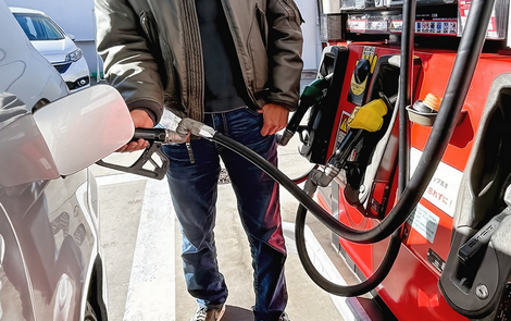 【政府】ガソリン、日本「補助金で値下げ」優先　アジア各国は節約広がる