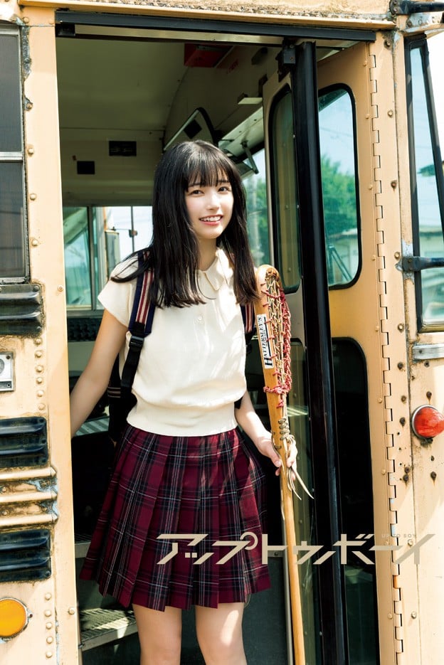 【乃木坂46】五百城茉央、ジャケット×ミニスカ姿でスタイル際立つ