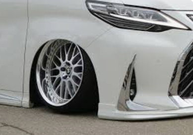 【高知】JR土讃線の踏切で「シャコタン」の車が立ち往生　車体の底が路面と接触して進めなかったか