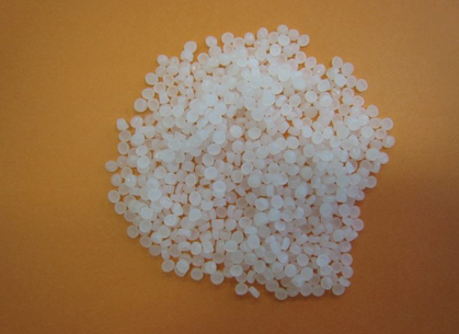 【ナフサ不足】意外な物資に余波　バナナ、アイス、チョコレート…予防接種の注射器も