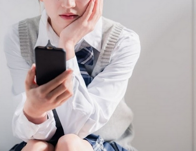 【実話】中2娘「自分だけ4万円のAndroidで恥ずかしい」