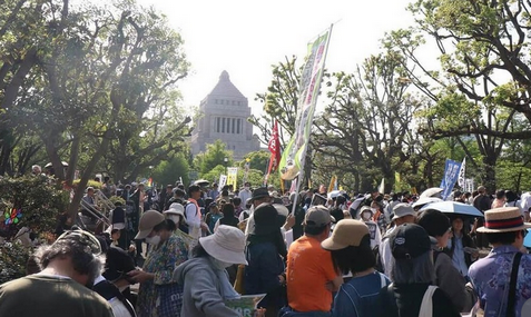 【反戦デモ】「こういう参加の仕方もある」ビール片手に、ティータイムも　「憲法デモ」様変わり…誰でも参加しやすく進化