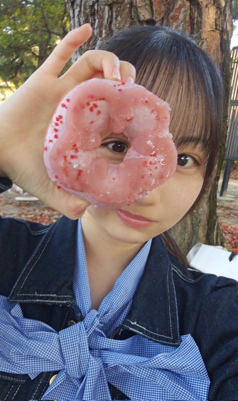 【吉田めい】穴があったらそこに片目入れちゃう癖があるみたいです