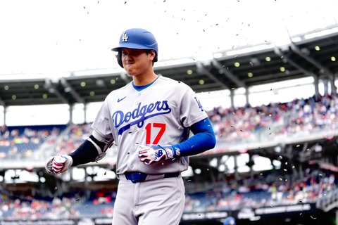 ドジャース 大谷翔平の2号ソロ&決勝犠飛で逆転勝利! 佐々木朗希、自己ワースト6失点で降板も黒星消える