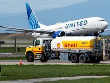 【国際】ジェット燃料高騰で減便ラッシュ、各社対応急ぐ－夏の旅行に影響も