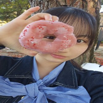 【吉田めい】穴があったらそこに片目入れちゃう癖があるみたいです