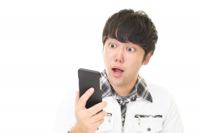 【画像】40歳近い妻の服装がヤバい…これどう思う？→