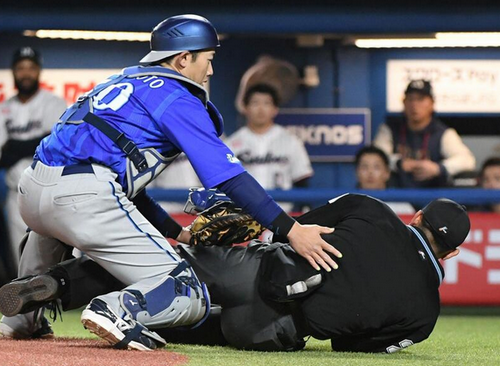 【野球】バットが頭部直撃の川上審判員が緊急手術　現在は集中治療室で治療　ＮＰＢが発表「極めて重大な事案として受け止め」