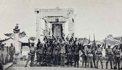 【X自動翻訳】愛国インフルエンサー「俺のじいちゃんが戦争中に中国便衣兵に撃たれて許せない」→ 一瞬で論破される