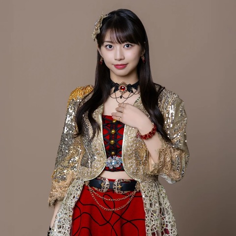 【プライベート】日ハムの団旗を振る牧野真莉愛