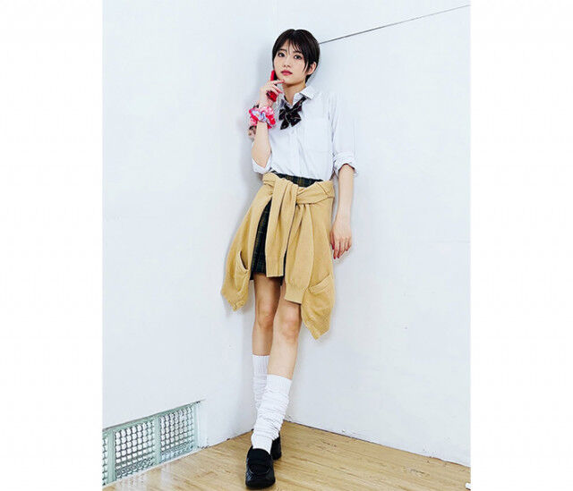 若月佑美、超ミニ丈×タイツ姿が話題　抜群スタイルに「かっこいい」と絶賛の声