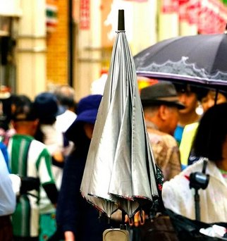 【さすべえ】「傘スタンド」もアウト？警察の呼び止め映像が波紋　メーカー「違法性なし」も大阪府警「ケースバイケースで対応」